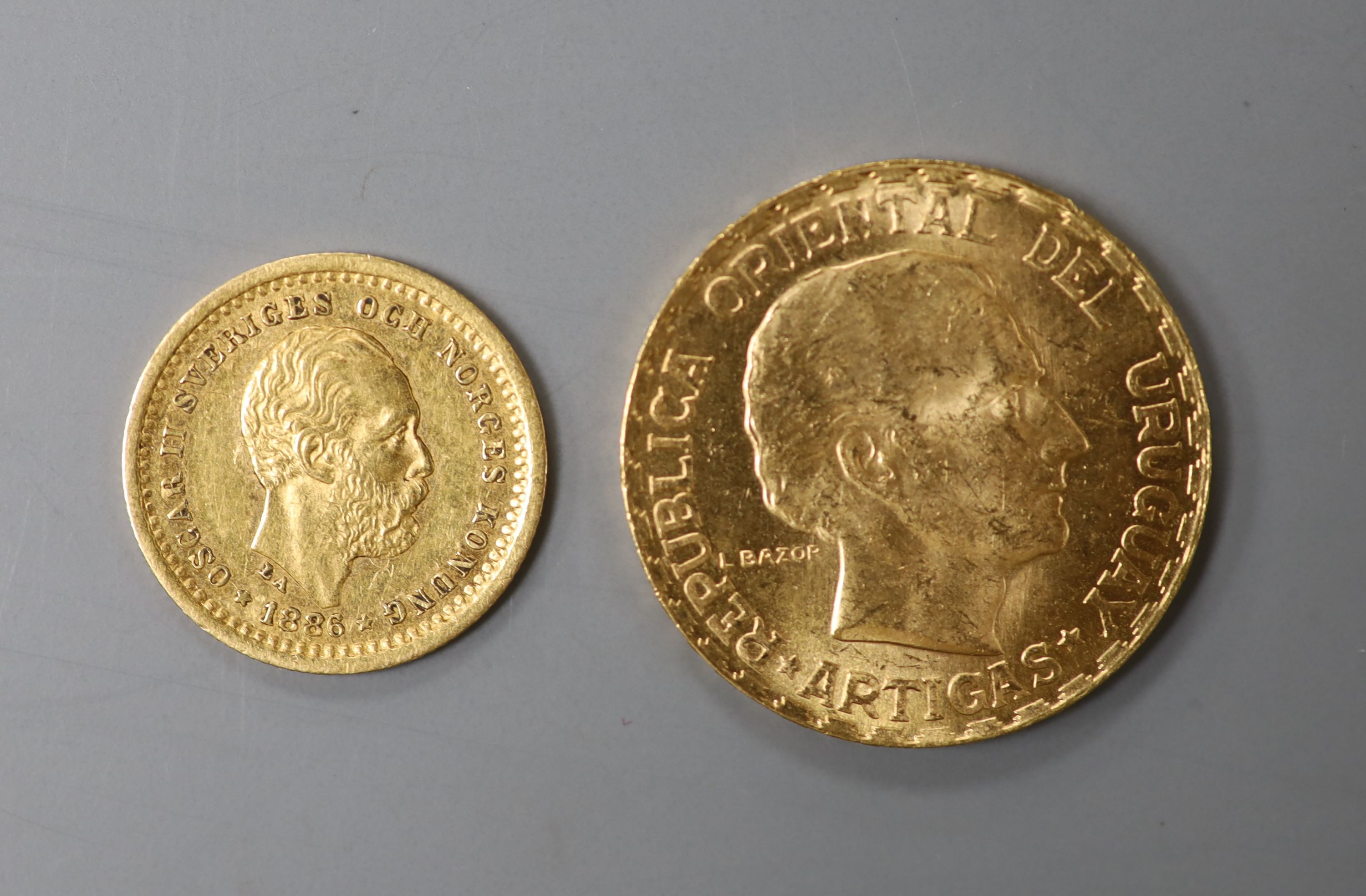 A Uruguay gold 5 Pesos 1930, EF, 8.48g and a Swedish Oscar II gold 5 kronor 1886, 2.42g
